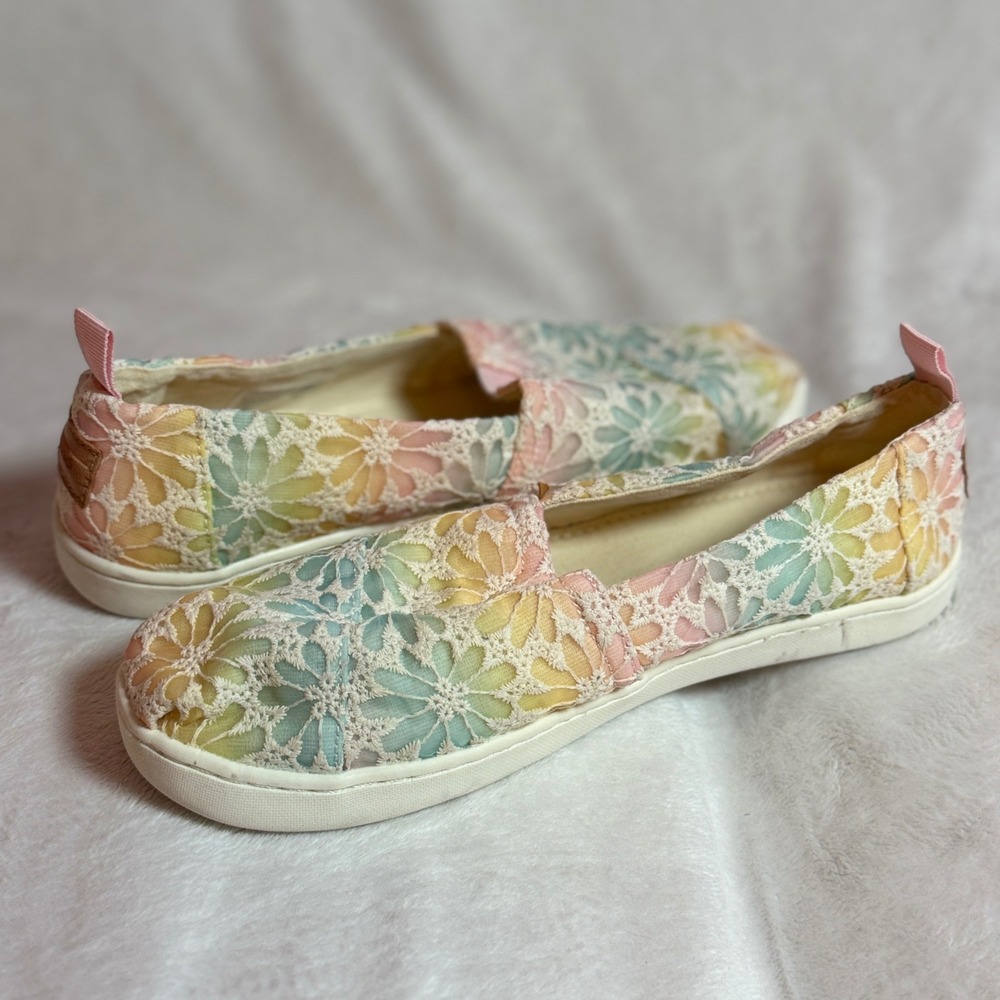 TOMS Wear Good Pastel Multicolor Floral Crochet Flats Slip On Shoes Women's Sz 5